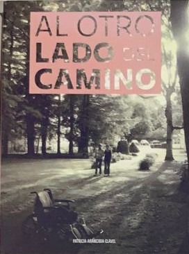 Al otro lado del camino