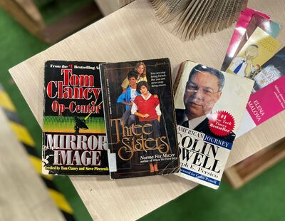 Pack Literario Adulto: Contiene variedad de 3 libros sorpresa en idioma Ingles.