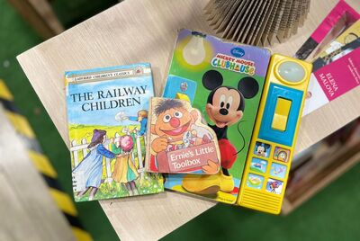 Pack Literario Infantil: Contiene variedad de 3 libros sorpresa en idioma Ingles.