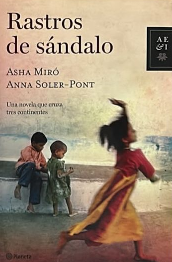 Rastros de sándalo: Una novela que cruza tres continentes / Tapa Dura