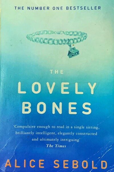 The Lovely Bones: Compulsive enough to read in a single sitting, brilliantly intelligent, elegantly constructed and ultimately intriguing_imagen